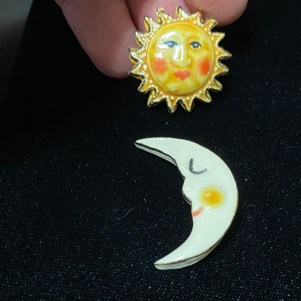 Vintage Sun and Moon ceramic Enamel Brooch pin set - Picture 14 of 14